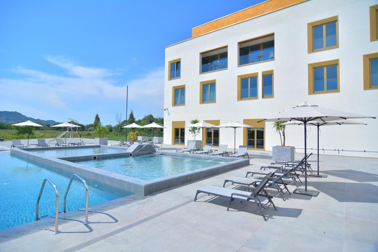 Mk Hotel Tirana Rinas エクステリア 写真 The outdoor pool