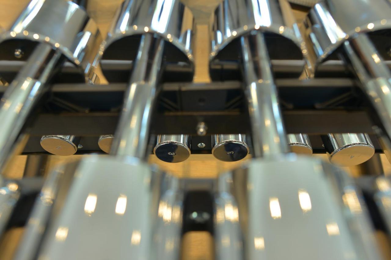 Mk Hotel Tirana Rinas エクステリア 写真 The pipes of a pipe organ