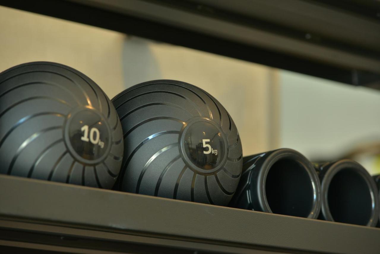 Mk Hotel Tirana Rinas エクステリア 写真 A set of kettlebells
