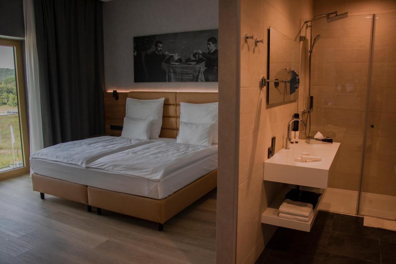 Mk Hotel Tirana Rinas エクステリア 写真 A room at the hotel