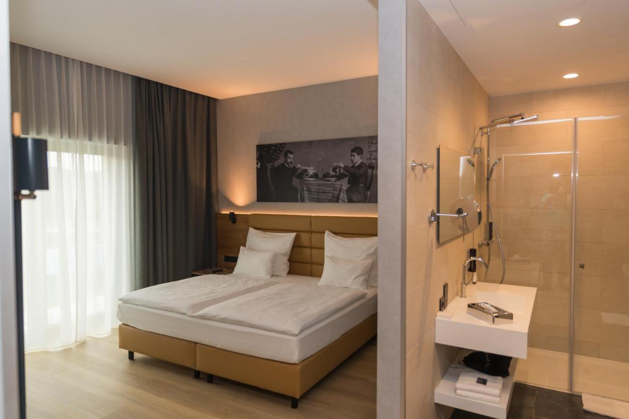 Mk Hotel Tirana Rinas エクステリア 写真 A room at the hotel