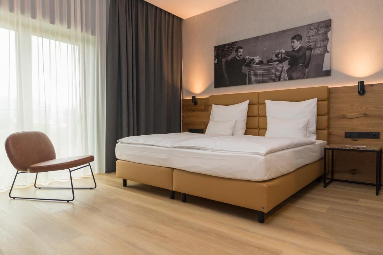 Mk Hotel Tirana Rinas エクステリア 写真 A room at the hotel