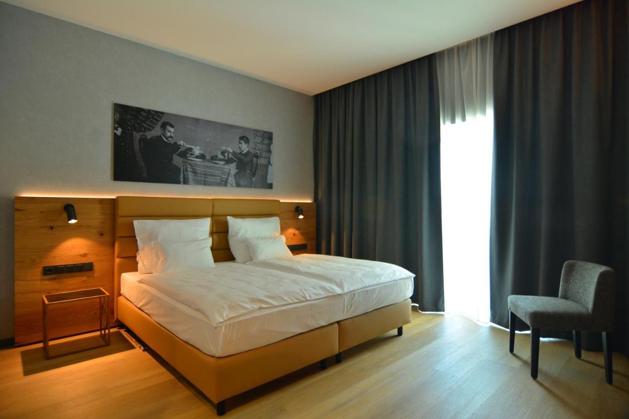 Mk Hotel Tirana Rinas エクステリア 写真 A room at the Hotel de la Poste