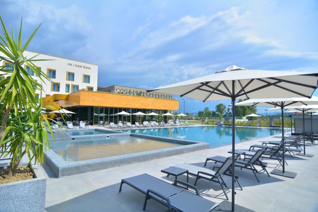 Mk Hotel Tirana Rinas エクステリア 写真 The swimming pool at the hotel