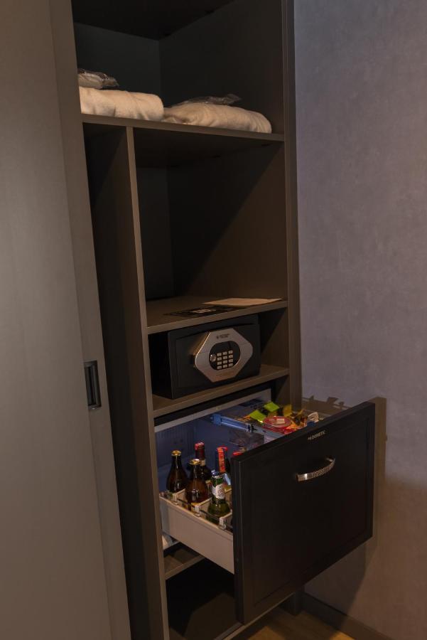 Mk Hotel Tirana Rinas エクステリア 写真 A hotel safe