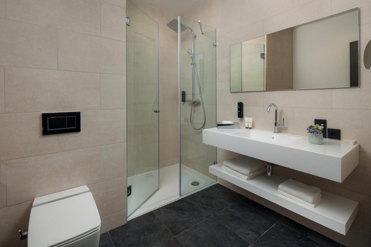 Mk Hotel Tirana Rinas エクステリア 写真 A modern bathroom