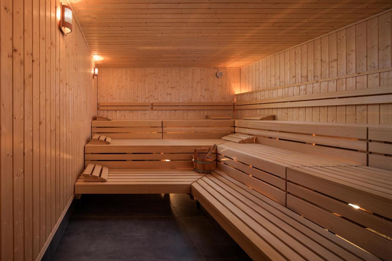 Mk Hotel Tirana Rinas エクステリア 写真 A Finnish sauna