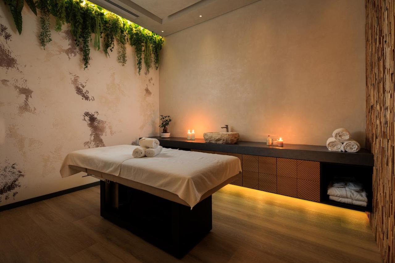 Mk Hotel Tirana Rinas エクステリア 写真 A massage table