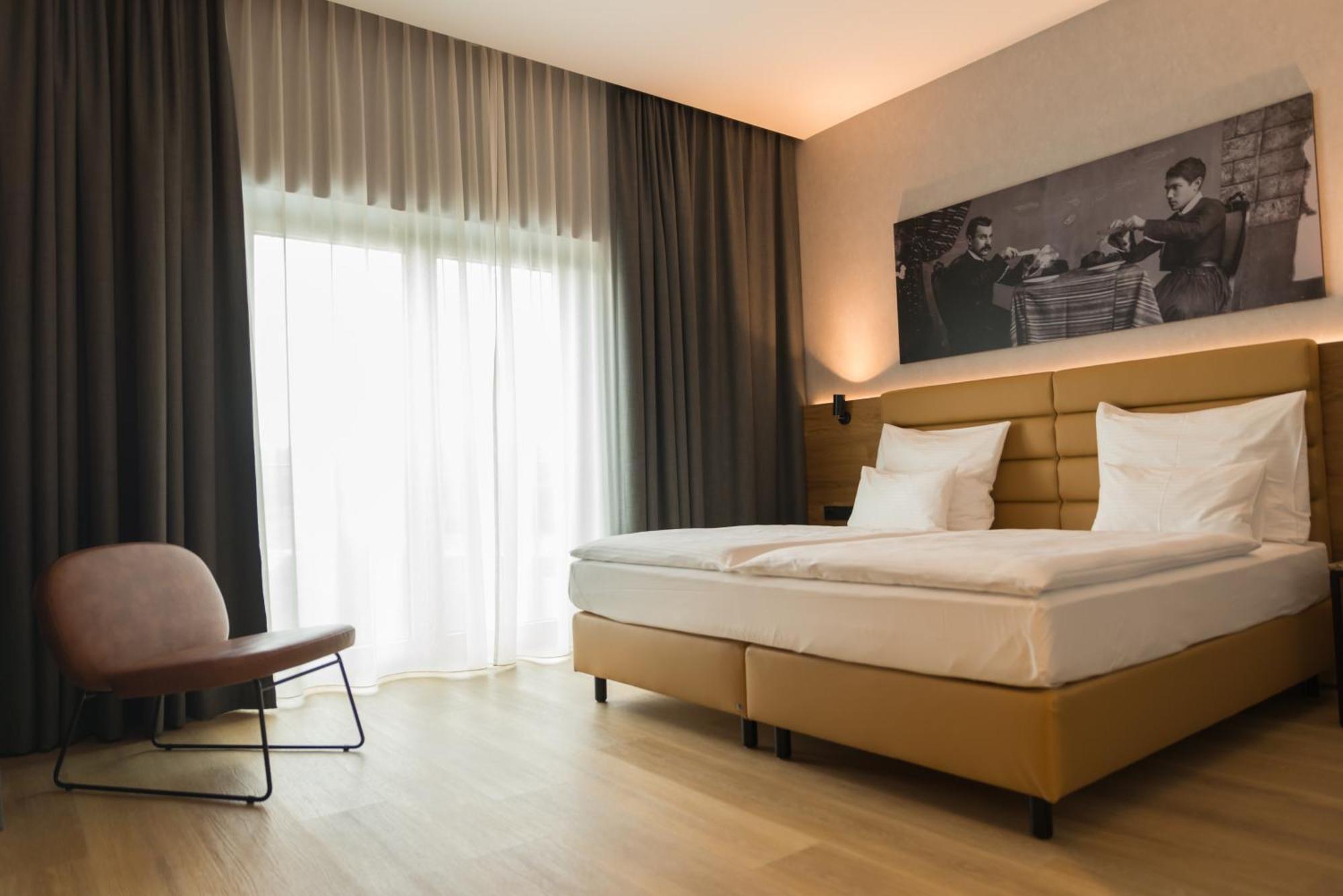 Mk Hotel Tirana Rinas エクステリア 写真 A room at the Hotel Axelmannstein