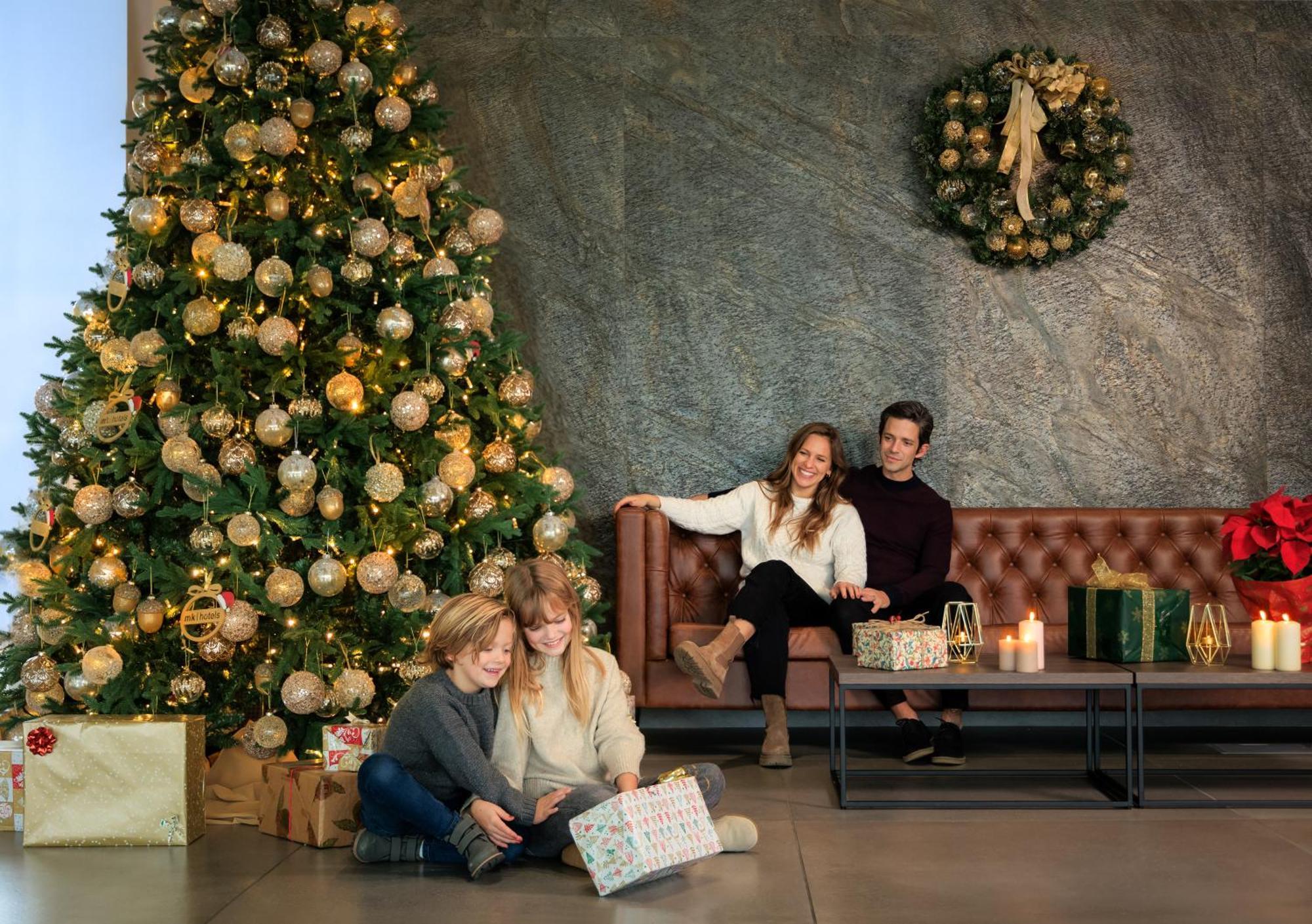 Mk Hotel Tirana Rinas エクステリア 写真 The 2019 Christmas tree at the Four Seasons Hotel